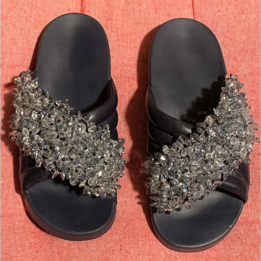 Tory Burch Logan slides size 6M